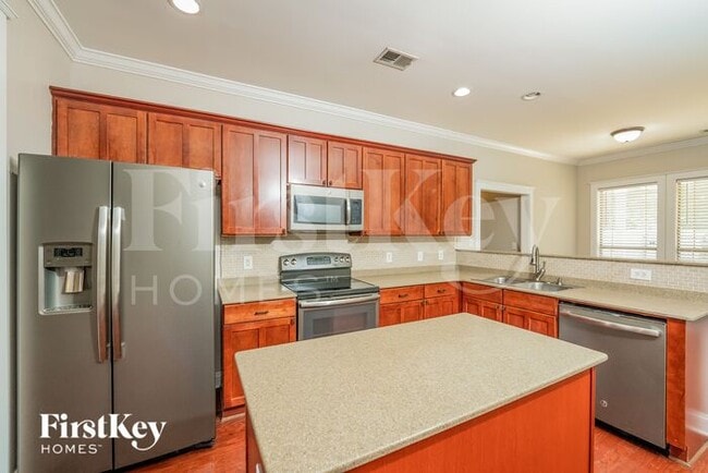 Building Photo - 6950 Meadow Ridge Dr