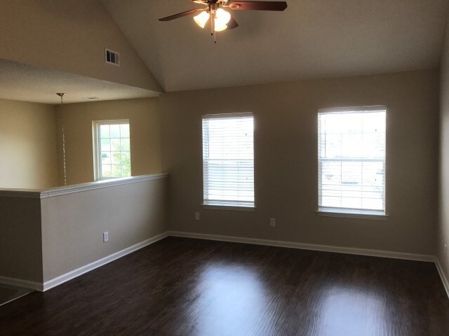 Foto del edificio - 223 Longleaf Cir