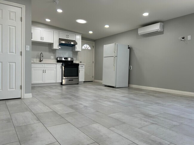 Foto del edificio - 4221 W Roberts Dr