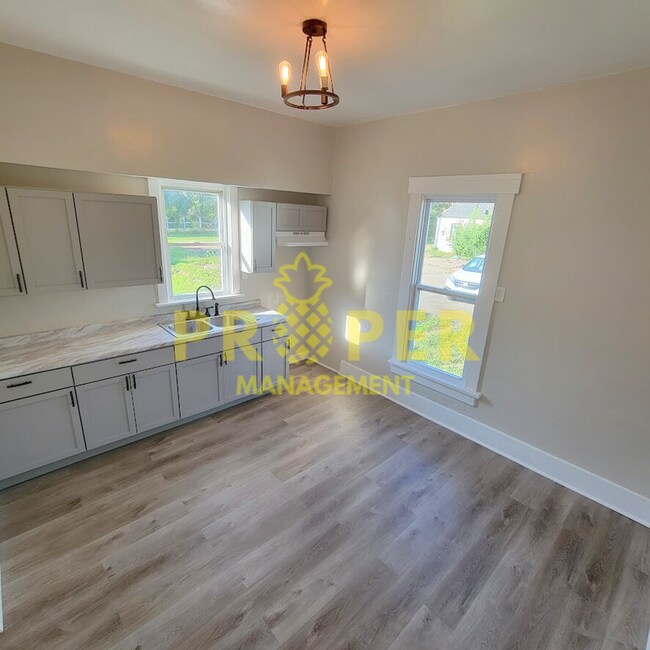 Building Photo - 2 bedrooms 1 bathroom house