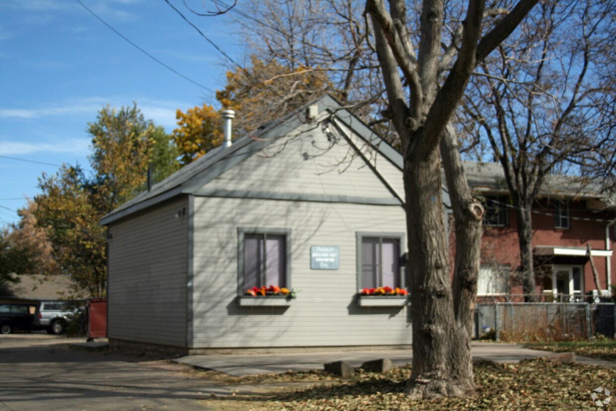 Building Photo - Unit 12
