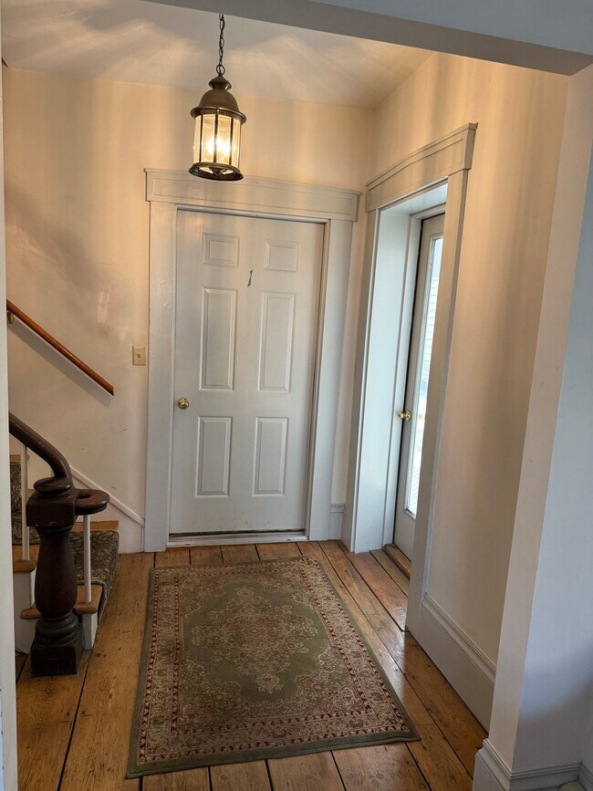 foyer/ unit entrance - 111 Water St