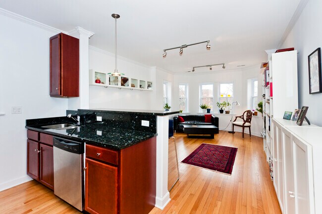 Foto del edificio - 6656 N Glenwood Ave