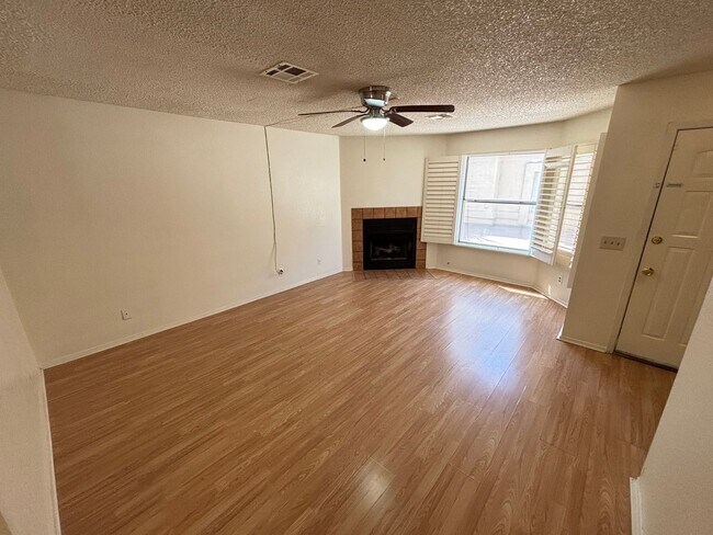 Foto del edificio - Gorgeous 2BD / 2.5BATH home located in Sum...