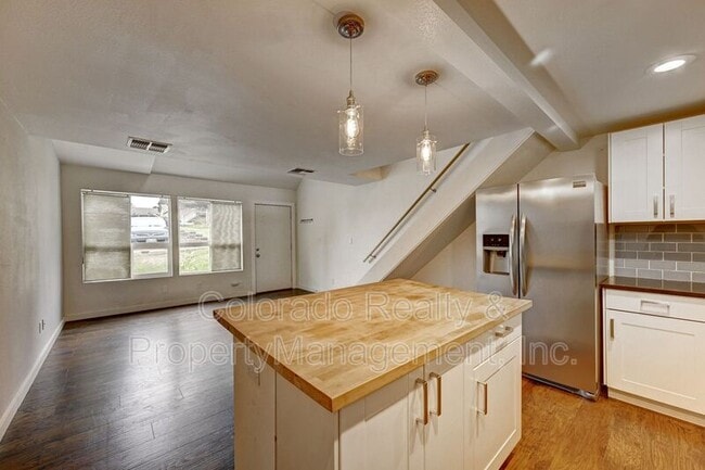 Building Photo - 361 S Estes St