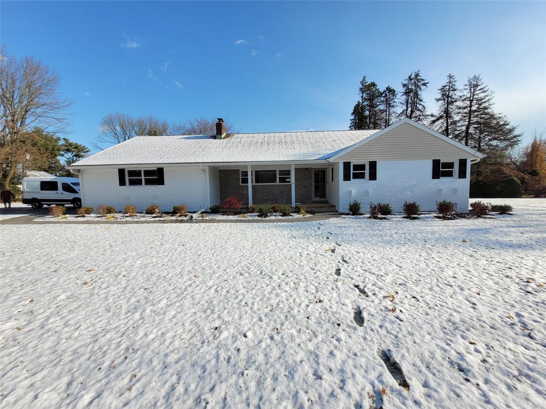 Primary Photo - 6 Oakridge Dr