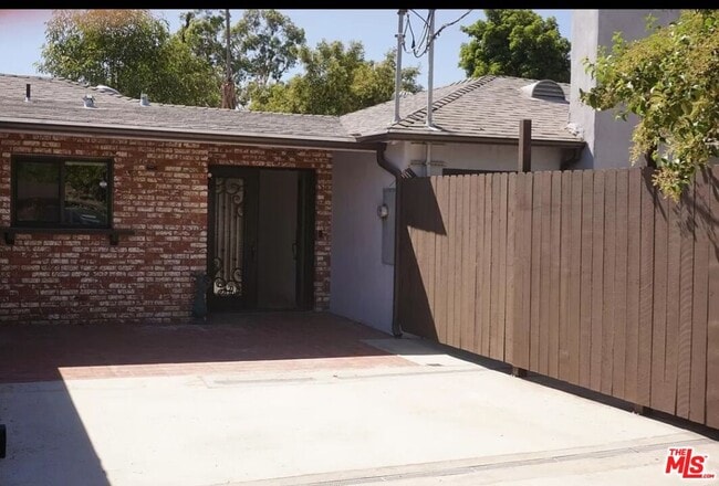 Building Photo - 7543 Enfield Ave