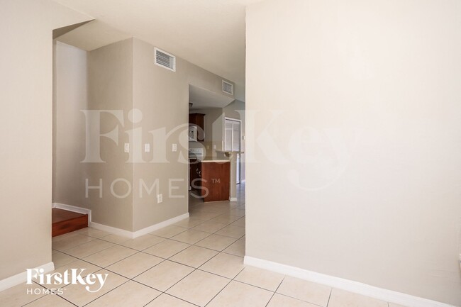 Foto del edificio - 664 SW 7th Terrace