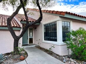 Building Photo - 6451 N Tierra De Las Catalinas