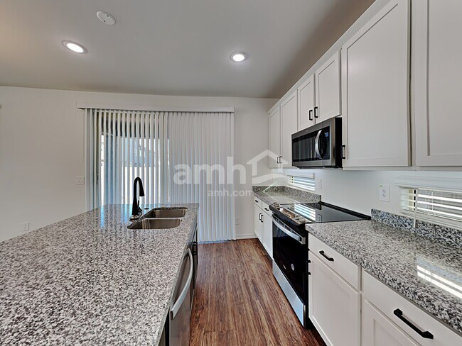 Building Photo - 795 S 150th Dr