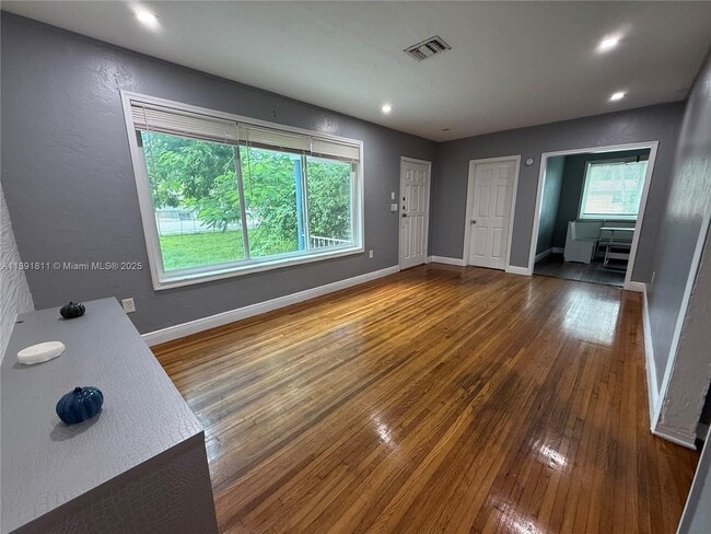 Foto del edificio - 11305 NE 13th Ave