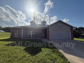 Building Photo - 8322 S Murphree Dr