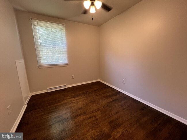 Building Photo - 4414 Falls Bridge Dr