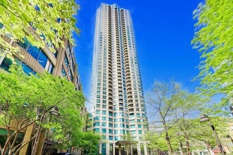 Building Photo - 400 N La Salle Dr