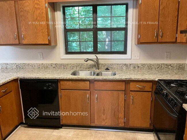Building Photo - 1602 Kings Ridge Dr NW