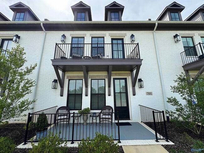 Foto del edificio - 701 Town Madison Blvd