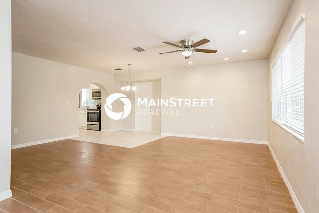 Foto del edificio - 3 Bedroom Pet-Friendly Home in Fort Myers, FL with Main Street Renewal