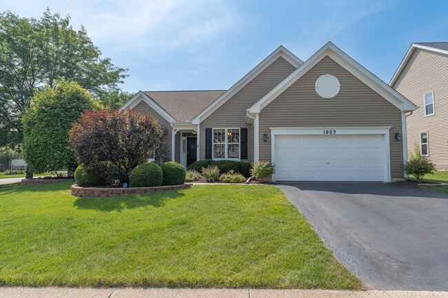 Building Photo - 1065 Red Clover Dr