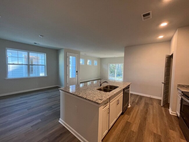 Building Photo - 145 Holloway Hill
