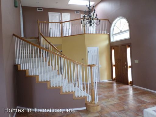 Building Photo - 909 Piedra Larga Pl NE