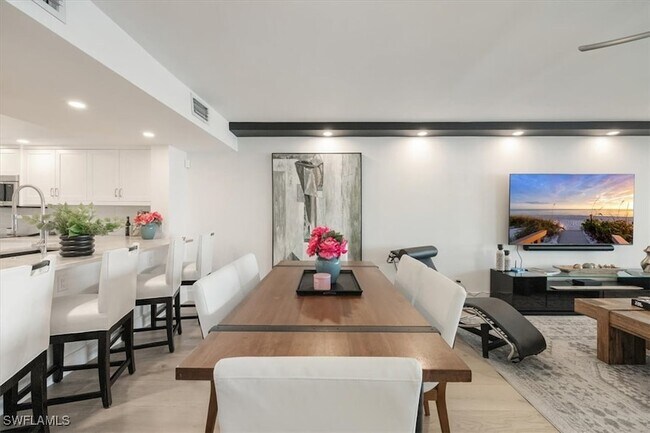 Foto del edificio - 800 River Point Dr