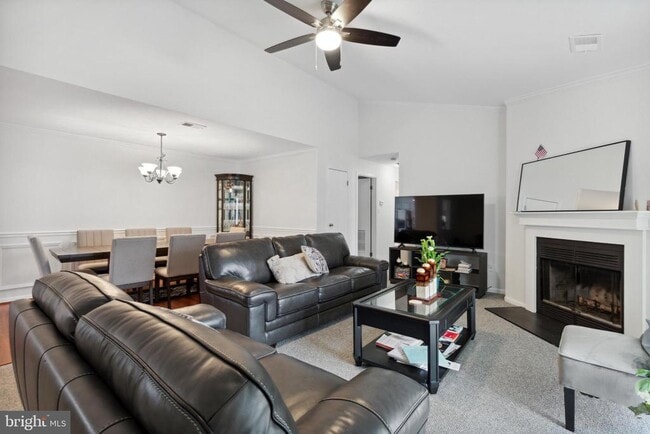 Building Photo - 604 Mews Dr