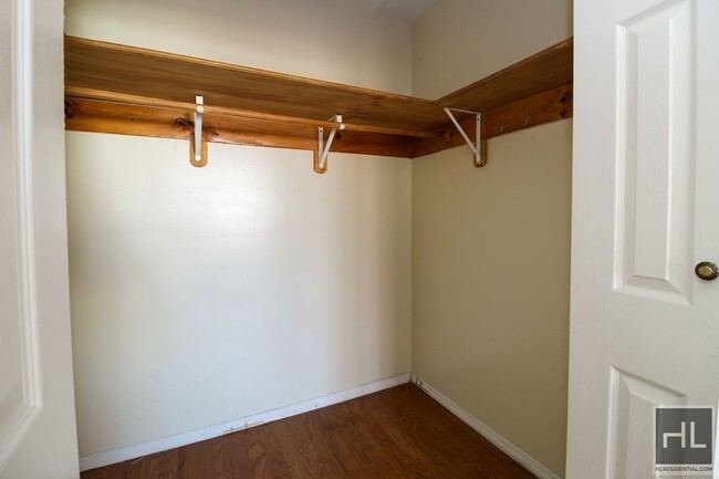 Building Photo - 1 Bed On Dekalb with shared outdoor space