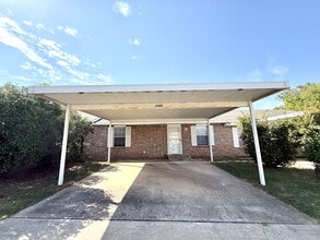 Building Photo - 2305 Cimmaron Dr