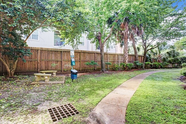 Foto del edificio - 2255 Braeswood Park Dr