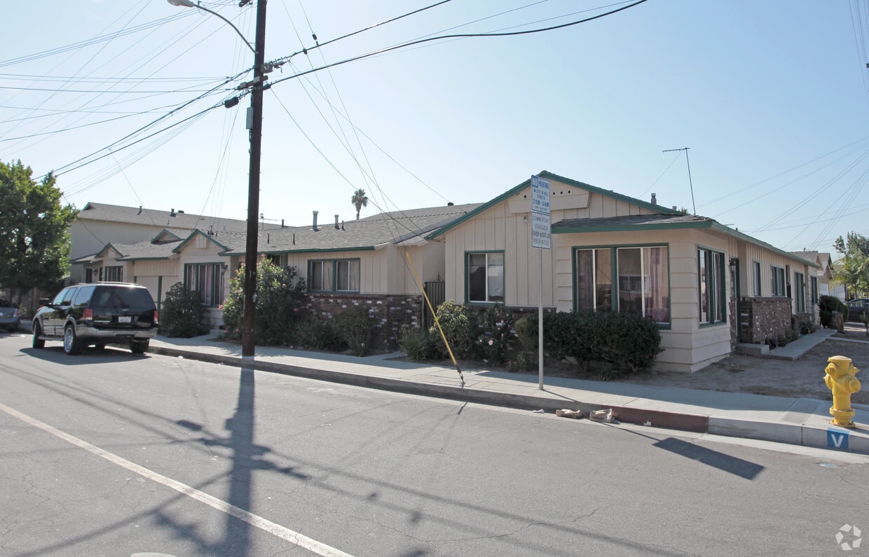 Primary Photo - 7300 Otis Ave