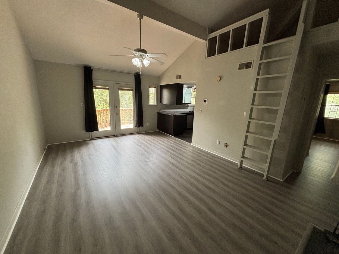 Primary Photo - Fully Furnished 1/1 Just Minutes from Casc...