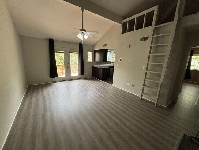 Fully Furnished 1/1 Just Minutes from Casc... - Fully Furnished 1/1 Just Minutes from Casc... House