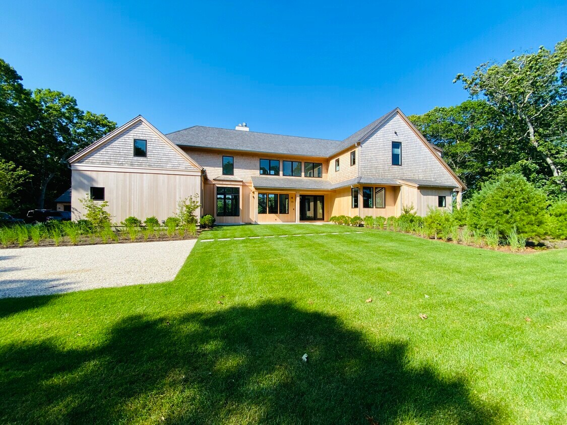 26 Green Hollow Rd, East Hampton, NY 11937 House for Rent in East
