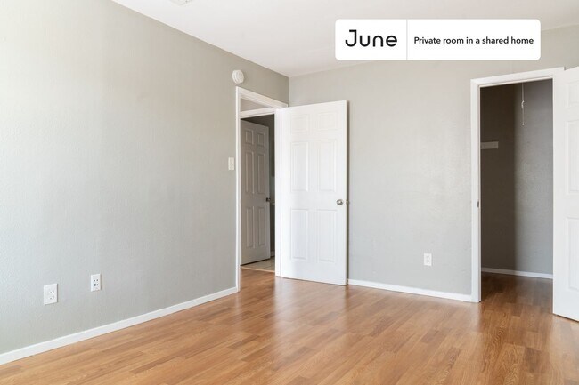 Foto del edificio - Private bedroom in 2 bed/1.5 bath Home