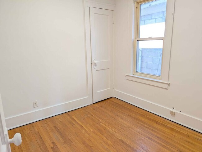 Photo du bâtiment - 1095 Gladstone Ave