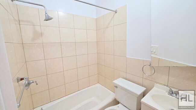 Building Photo - West Village 3BR/2BA Duplex with Private Patio