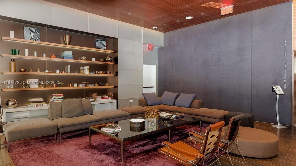 Foto principal - 88 SW 7th St