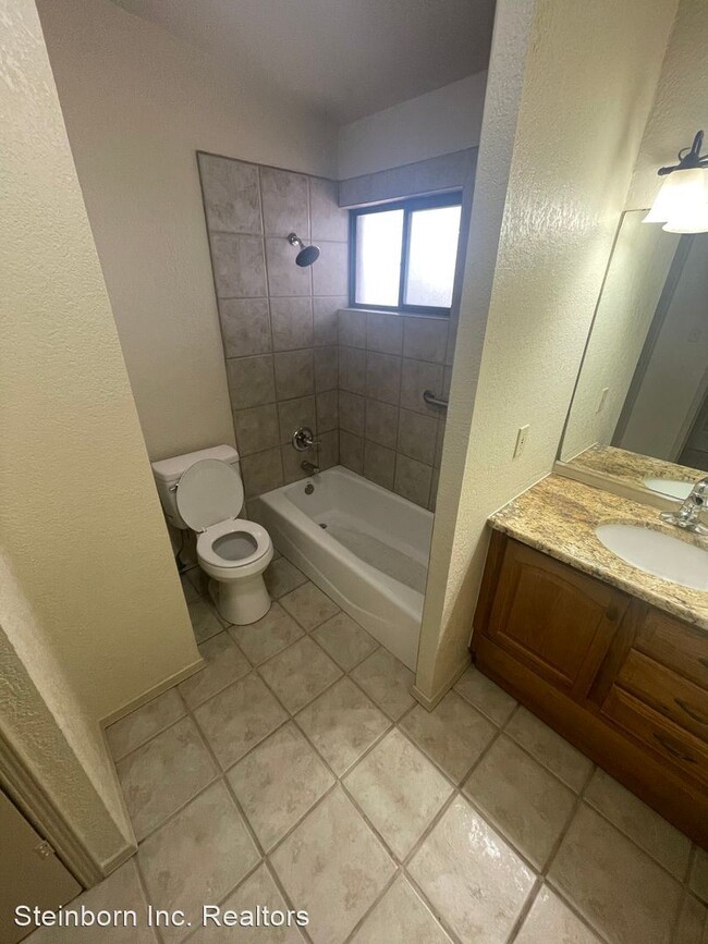 Building Photo - 3 br, 2 bath House - 1425 Country Club Circle