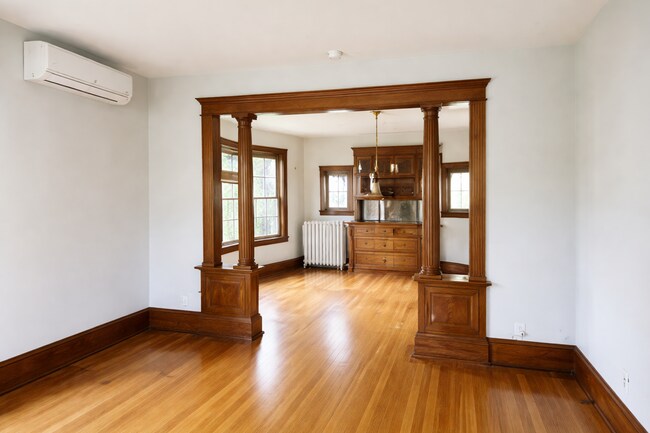 Building Photo - Beautiful 6 SFH- Fenced Yard- Garage- Hamline Midway quiet neighborhood for June 1 move in!