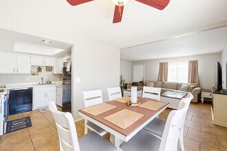 Building Photo - Woodridge Manor