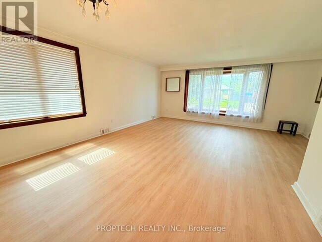 Photo du bâtiment - 418 Fernleigh Cir N
