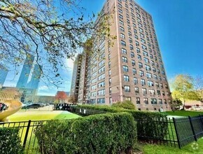 Building Photo - 10 Huron Ave
