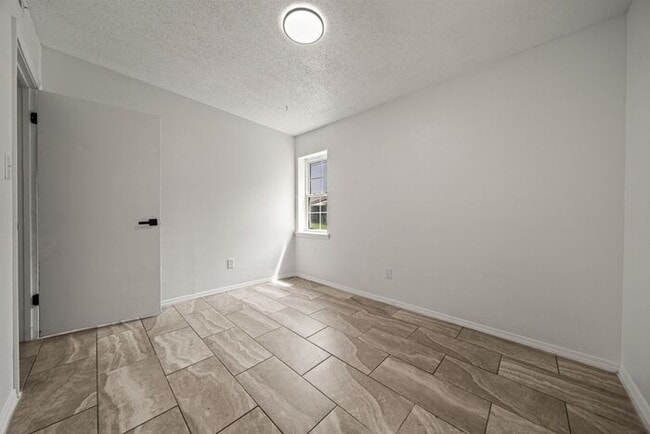 Building Photo - Winchester Estates Apartments Waldron. Spa...