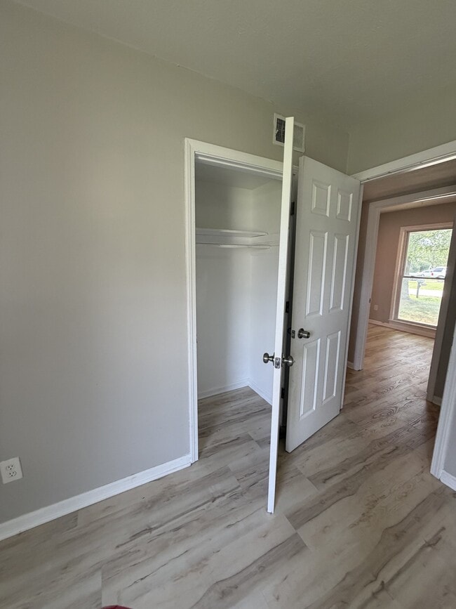 Photo - 254 Blossom Rd (Louisville, KY) House