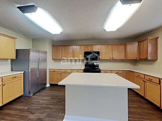 Building Photo - 6551 Westland Dr
