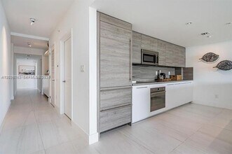 Building Photo - 400 Sunny Isles Blvd