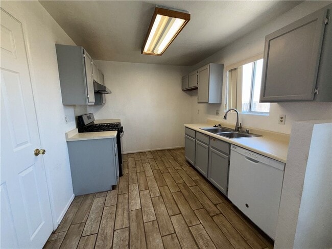 Building Photo - 807 Gemstone Ave