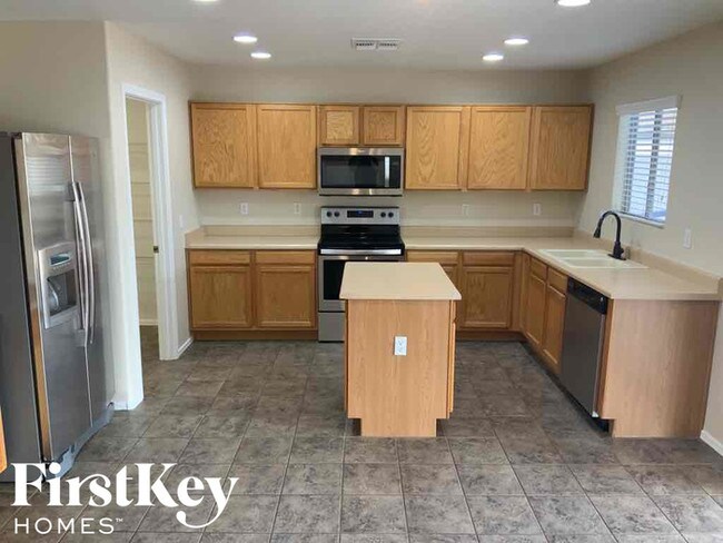 Building Photo - 1205 E Desert Moon Trail