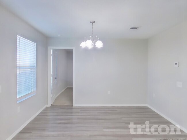 Foto del edificio - 6815 Hibiscus Falls