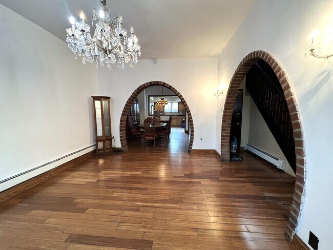 Building Photo - 409 42nd St